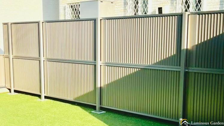 目隠しフェンス　追加工事